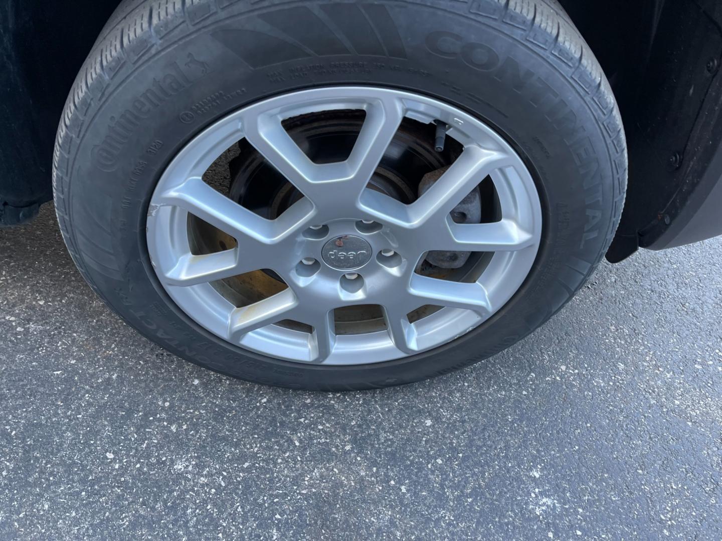 2020 Gray /Black Jeep Renegade Latitude 4WD (ZACNJBBB7LP) with an 2.4L I4 DOHC 16V engine, 9A transmission, located at 11115 Chardon Rd. , Chardon, OH, 44024, (440) 214-9705, 41.580246, -81.241943 - Photo#4